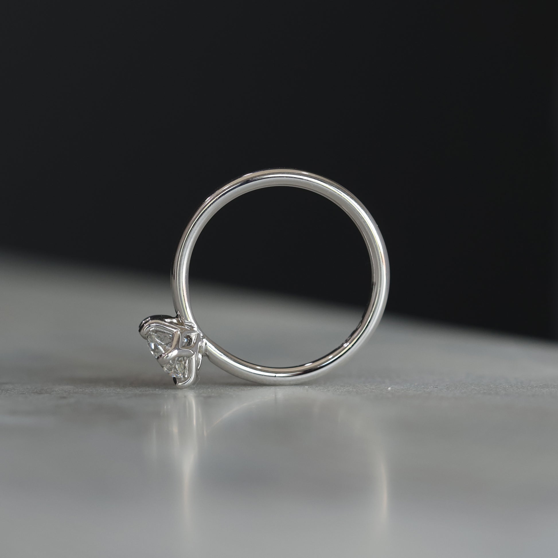 ROUND CUT LAB DIAMOND / LOTUS SOLITAIRE