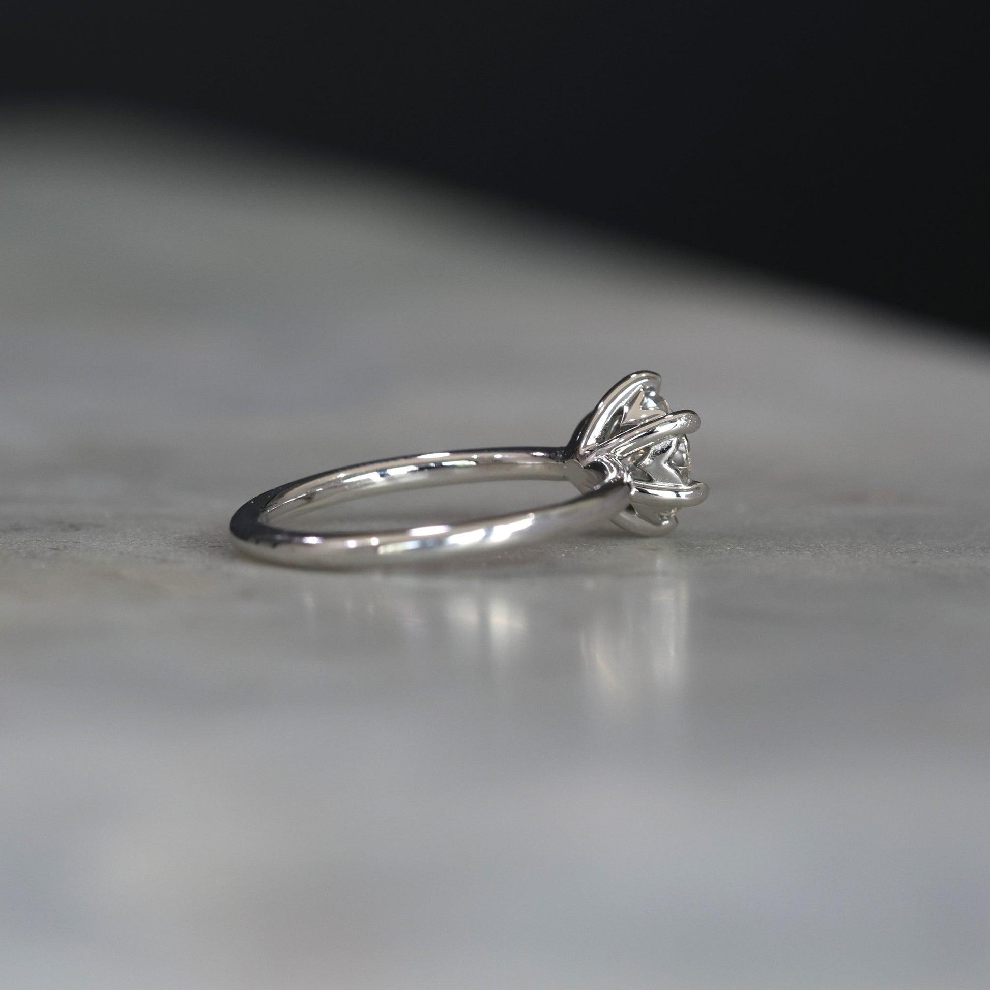 1.00ct round cut diamond solitaire engagement ring