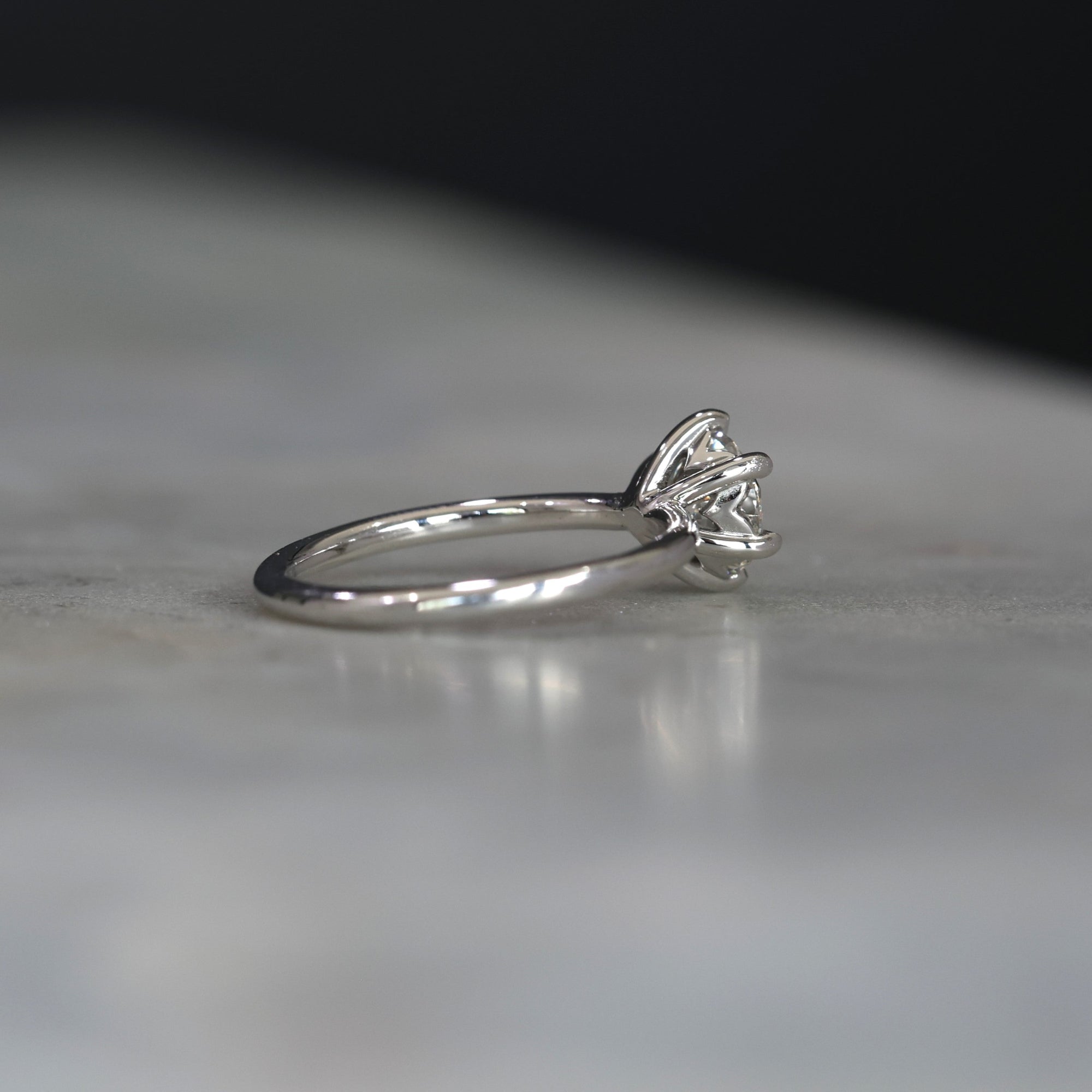 1.00ct round cut diamond solitaire engagement ring