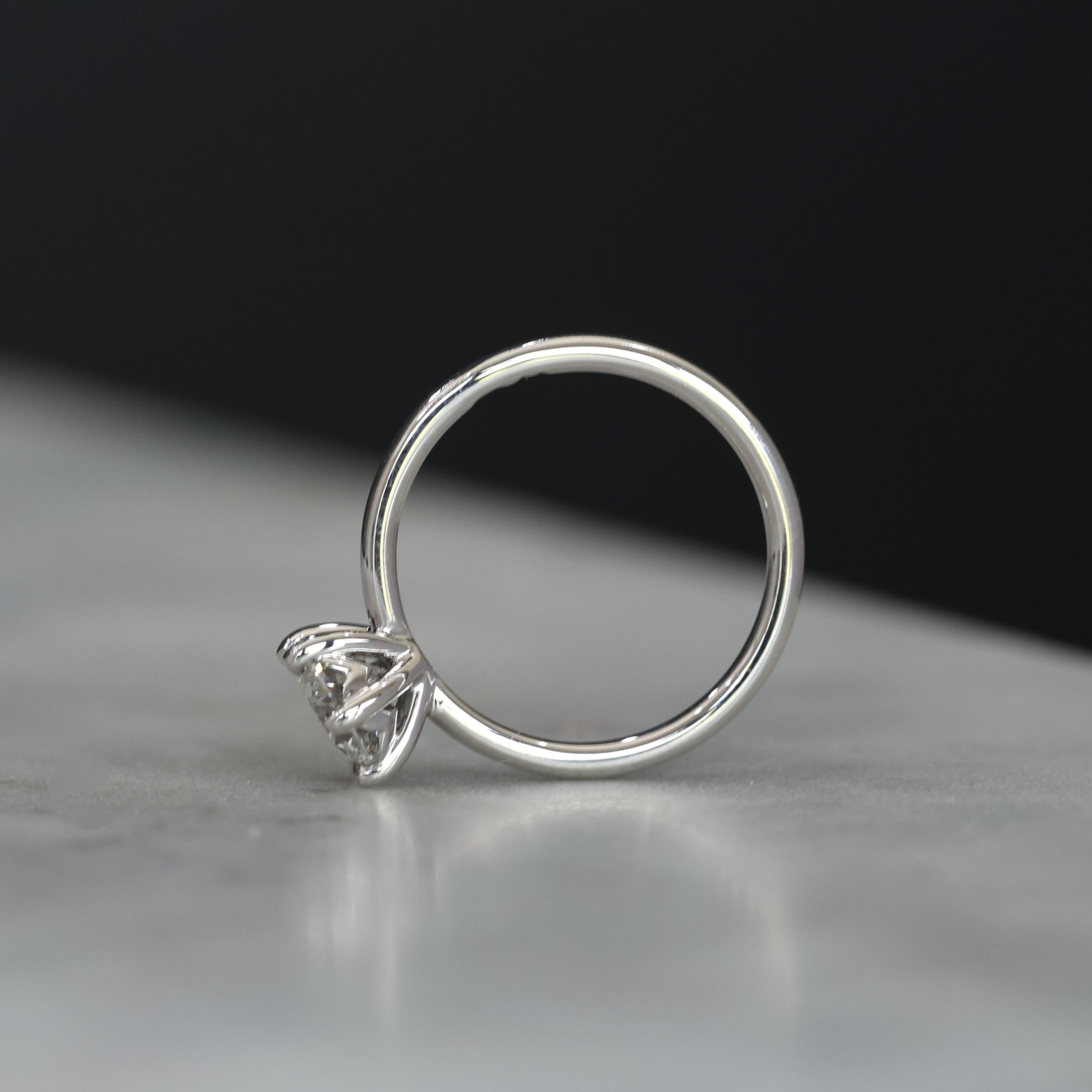 1.00ct round cut diamond solitaire engagement ring