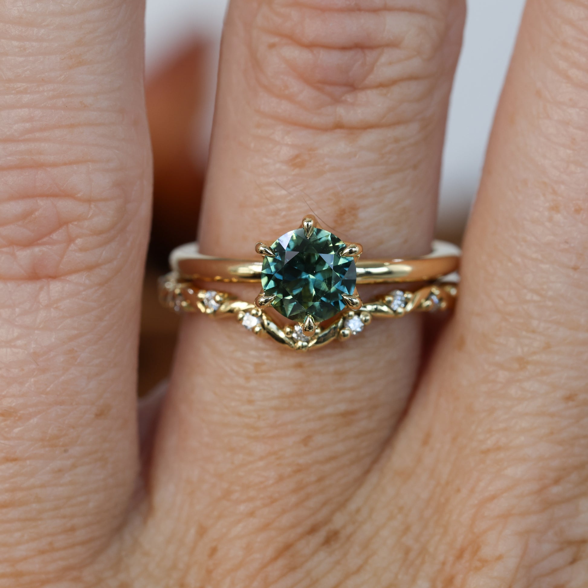 LOTUS | 1.03CT ROUND AUSTRALIAN SAPPHIRE SOLITAIRE ENGAGEMENT RING