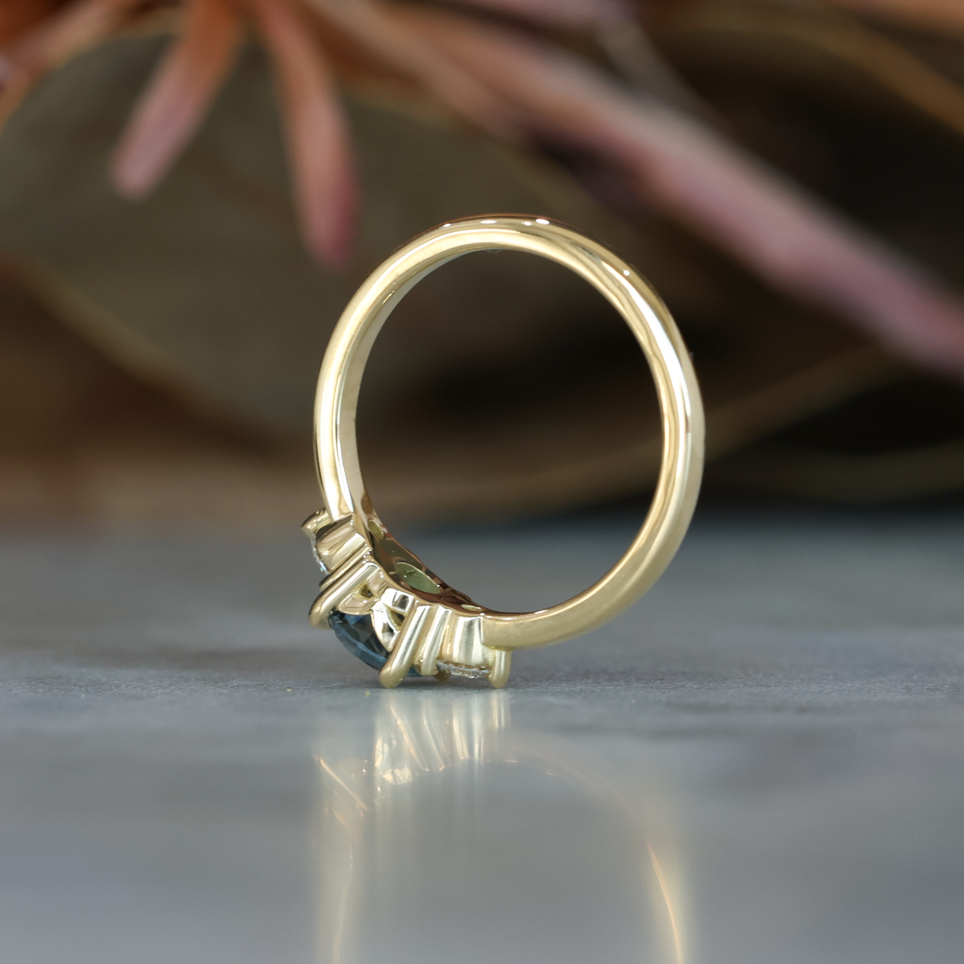 LUNAR TRILOGY / 1.04CT ROUND MONTANA SAPPHIRE RING