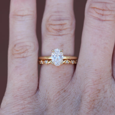 1.04ct Oval Diamond Solitaire engagement ring with wedding band