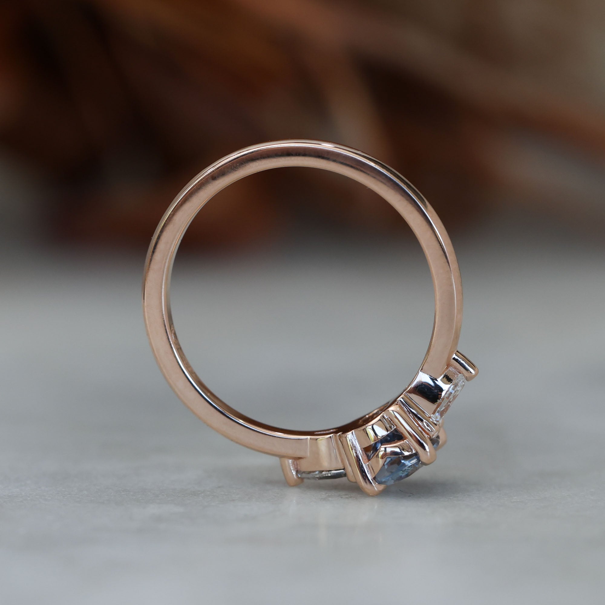 1.06ct Oval cut madagascan sapphire engagement ring setting