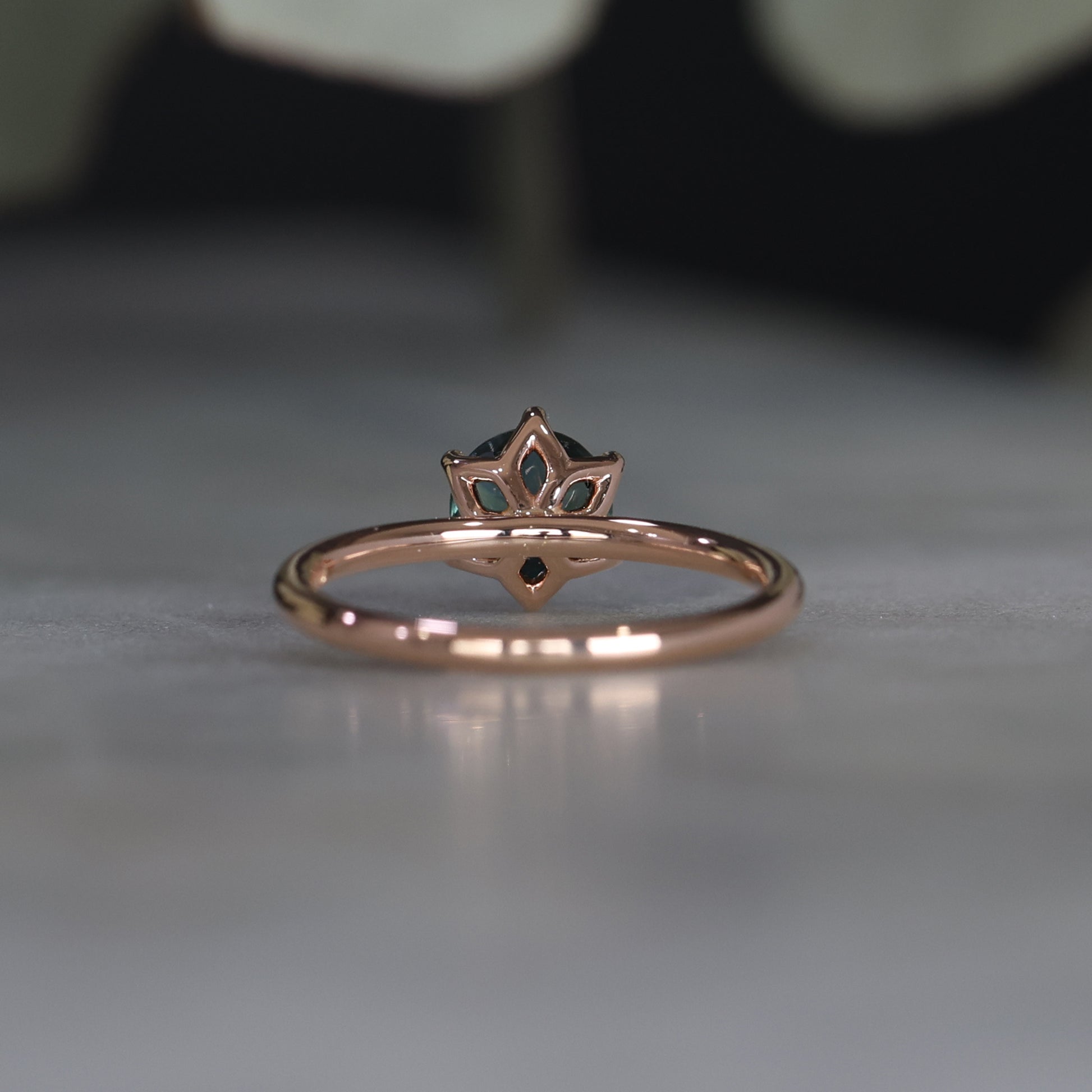 ROUND PARTI SAPPHIRE / LOTUS RING III