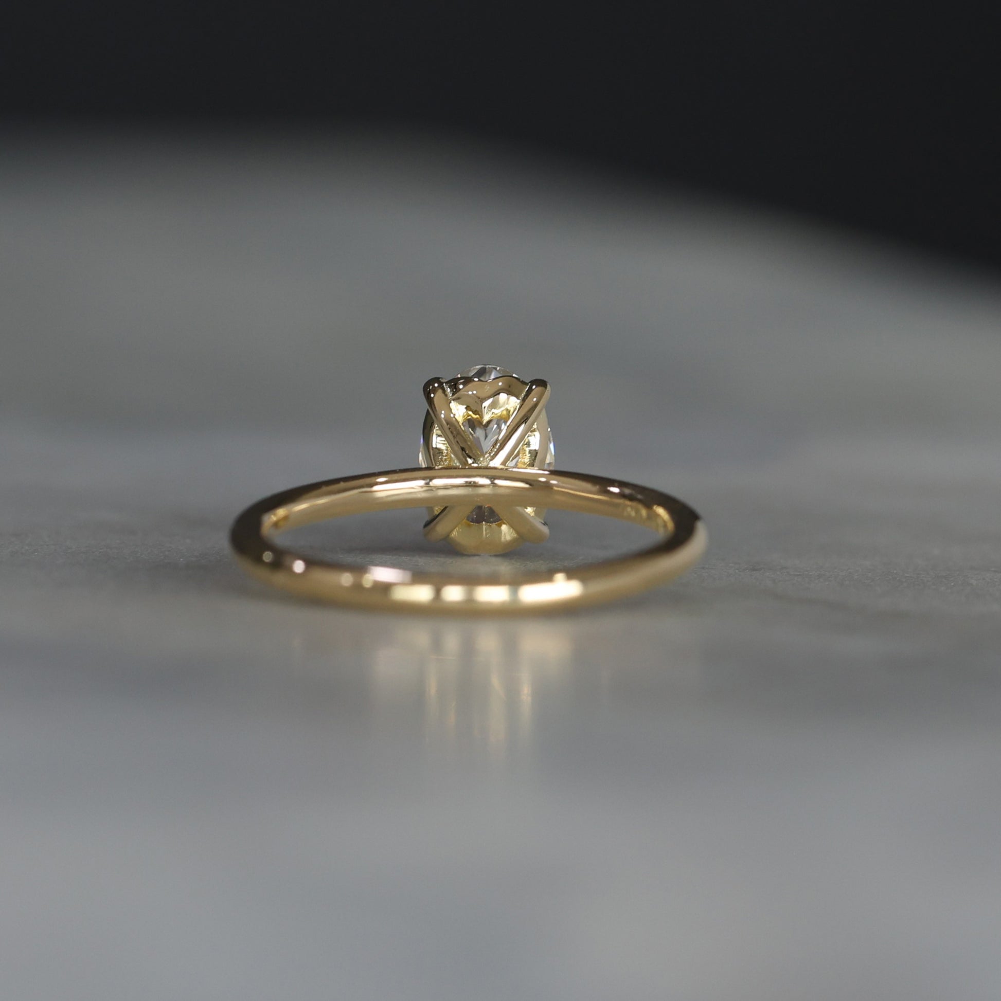 OVAL CUT / LAB DIAMOND SOLITAIRE III