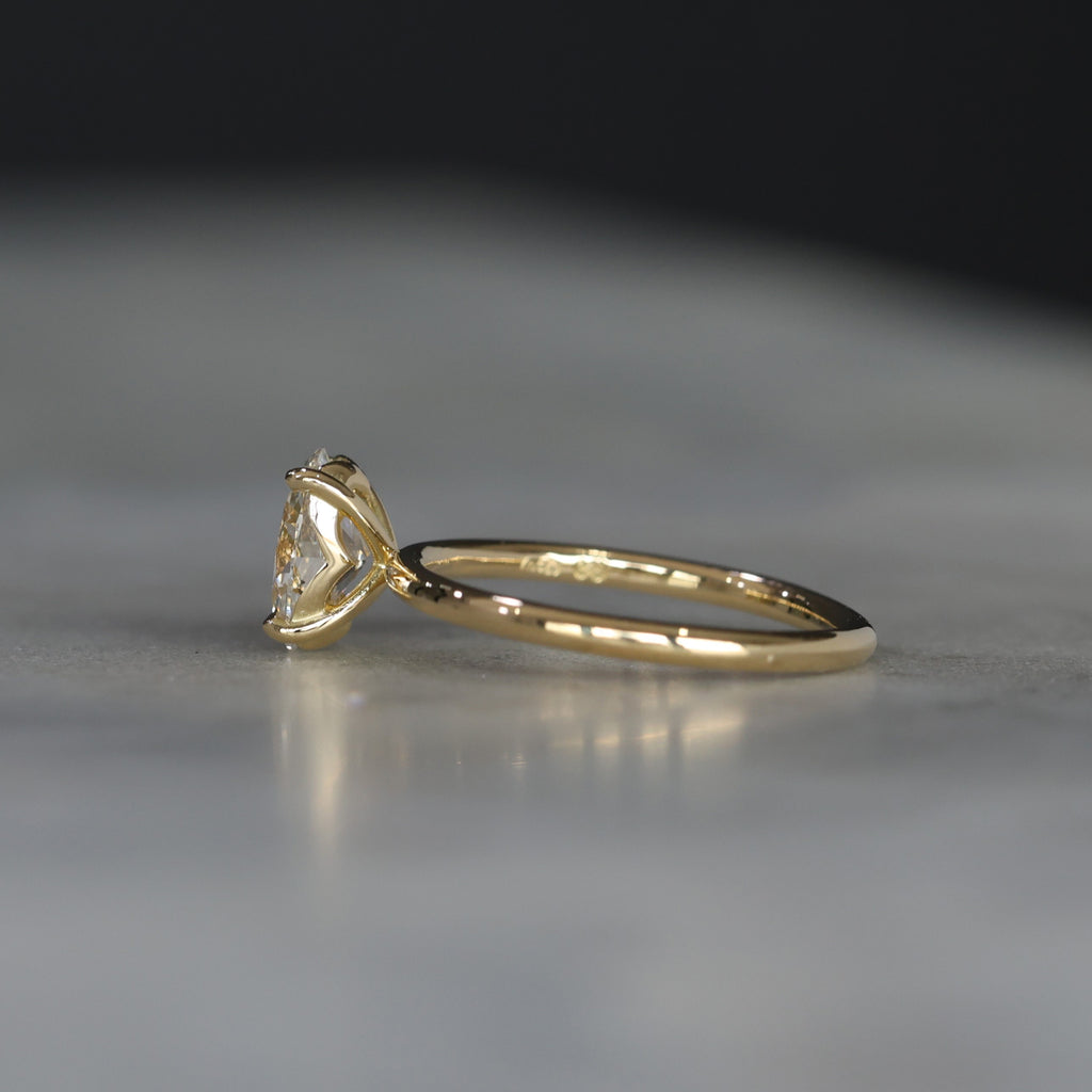 OVAL CUT / LAB DIAMOND SOLITAIRE III