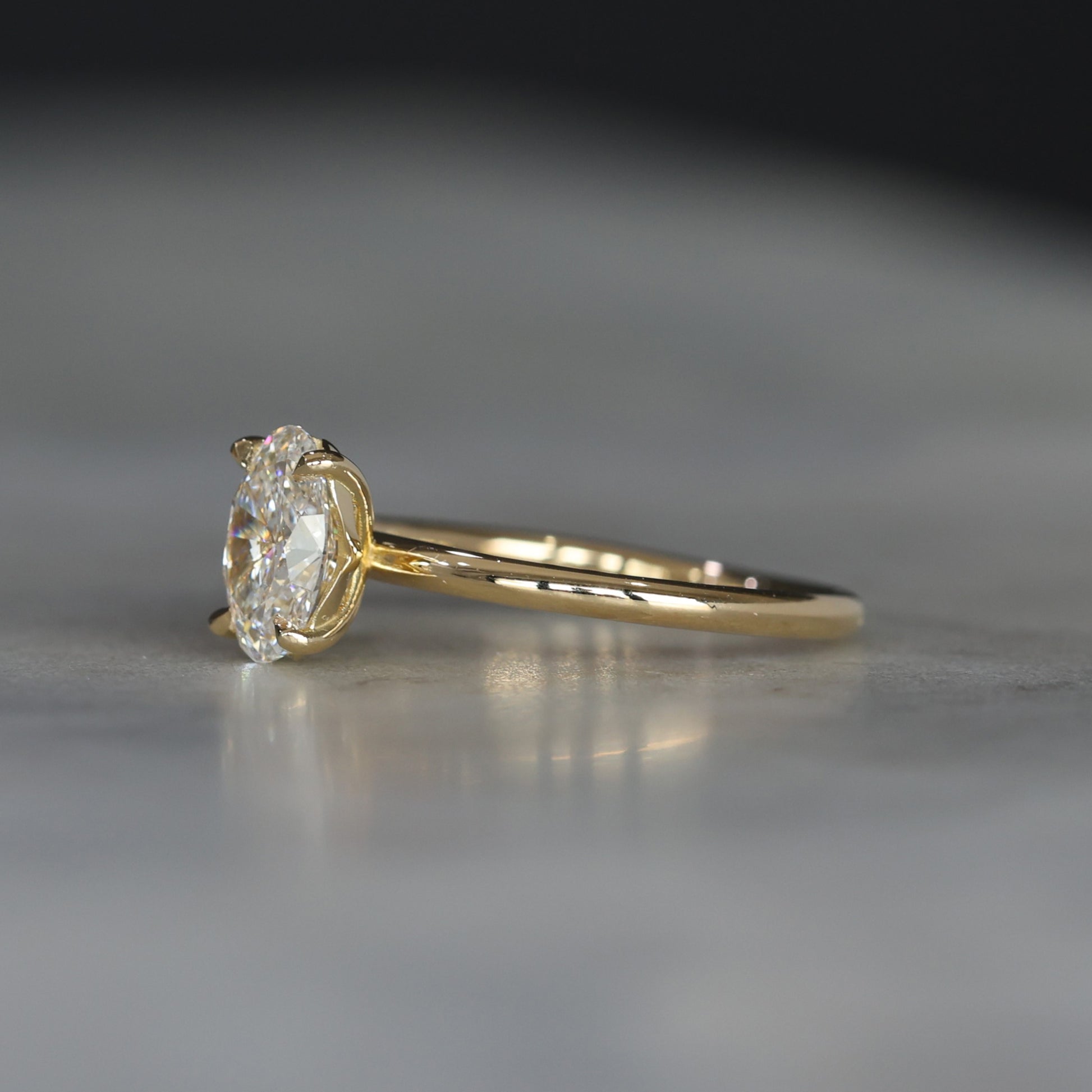 OVAL CUT / LAB DIAMOND SOLITAIRE III