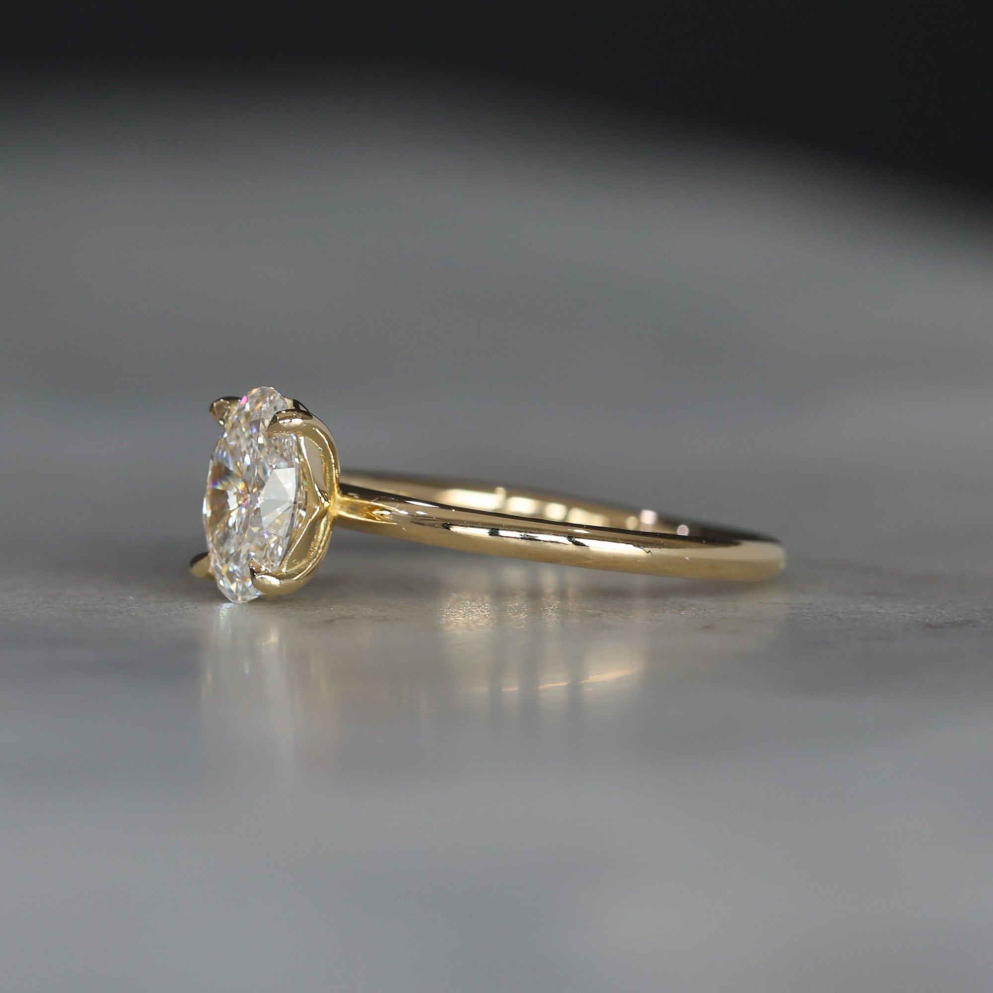 OVAL CUT / LAB DIAMOND SOLITAIRE III