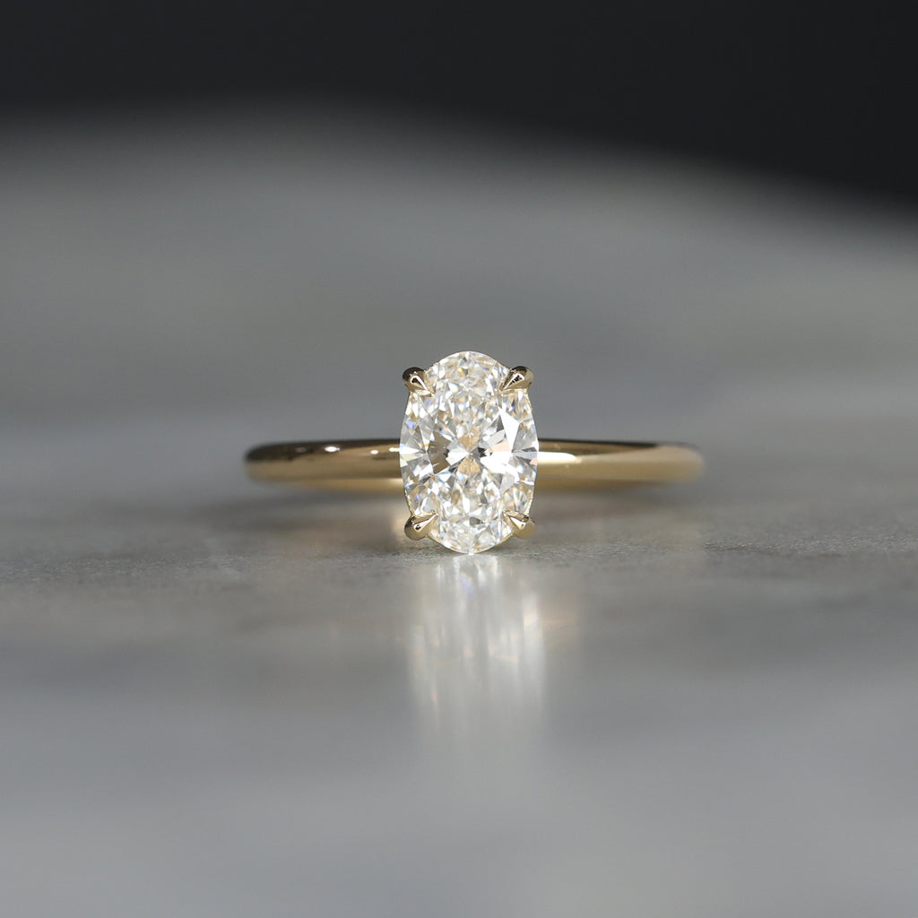 OVAL CUT / LAB DIAMOND SOLITAIRE III