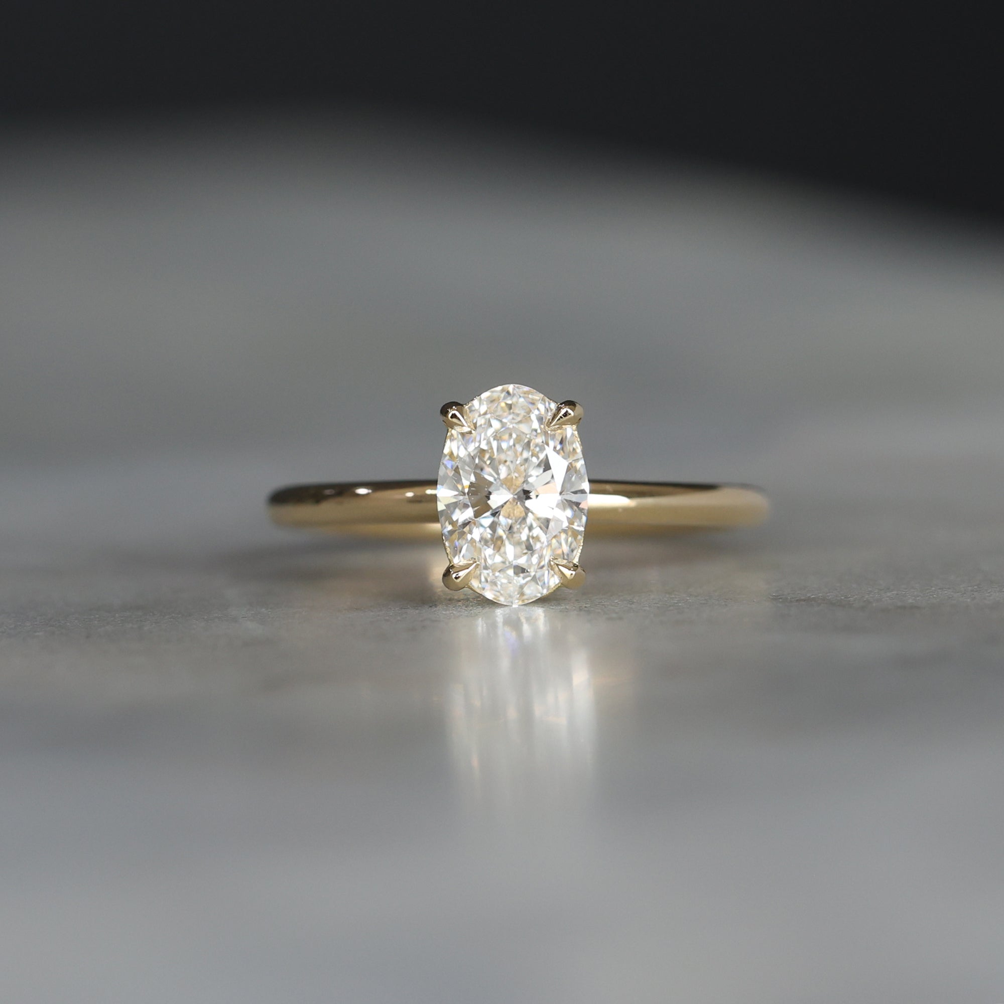 OVAL CUT / LAB DIAMOND SOLITAIRE III