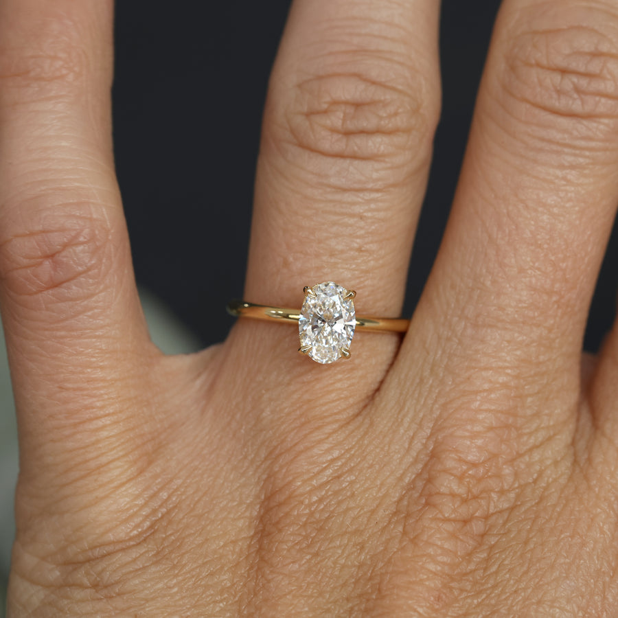 OVAL CUT / LAB DIAMOND SOLITAIRE III