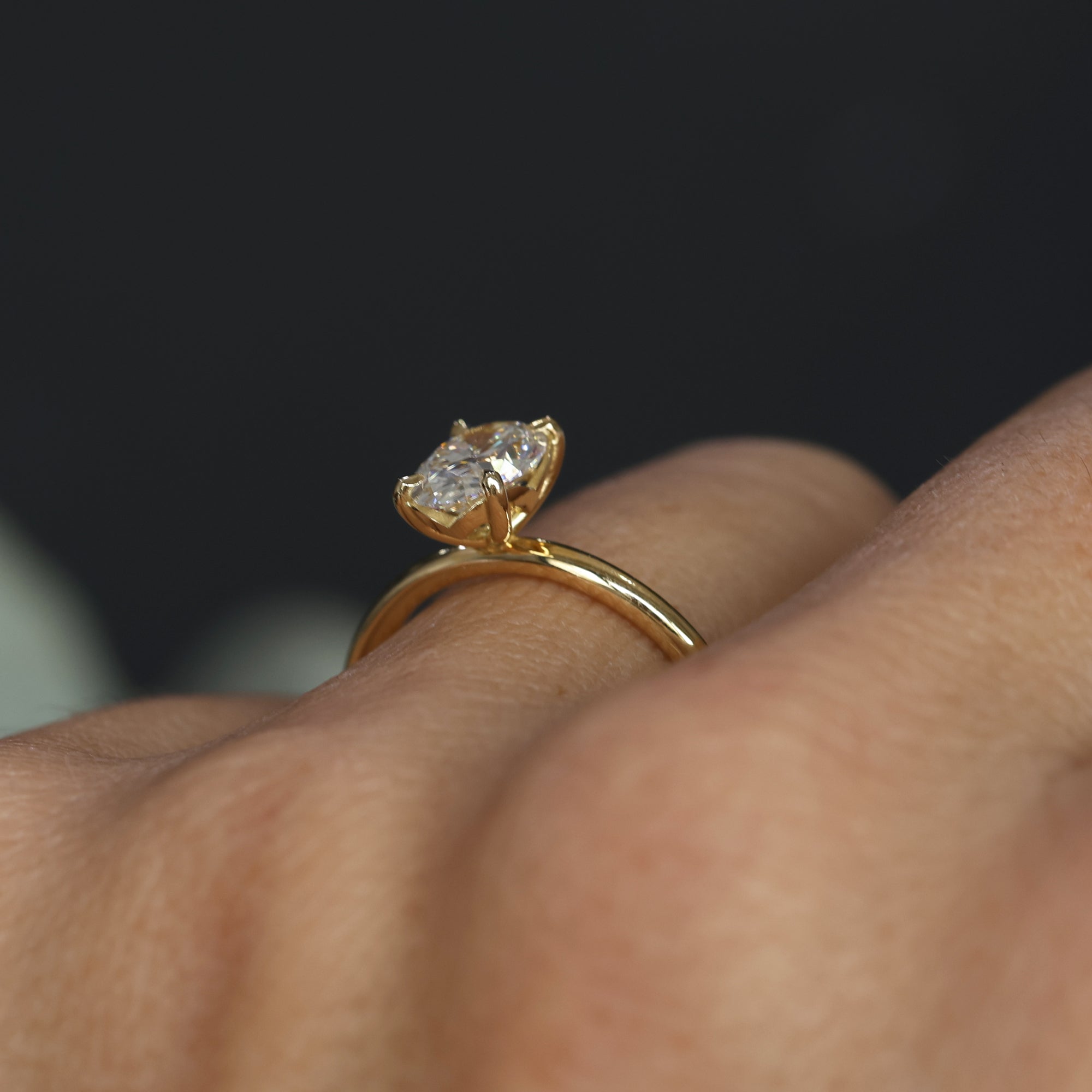 OVAL CUT / LAB DIAMOND SOLITAIRE III