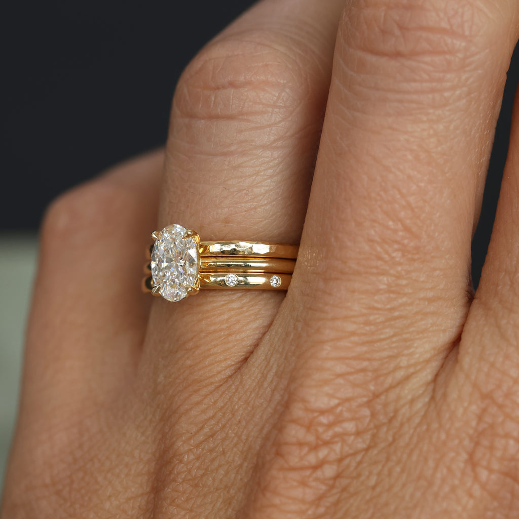 OVAL CUT / LAB DIAMOND SOLITAIRE III