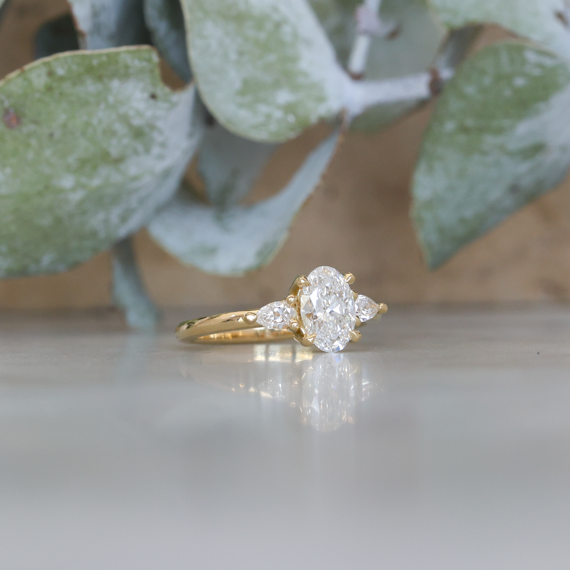 MAY TRILOGY / 1.10ct OVAL LAB DIAMOND RING