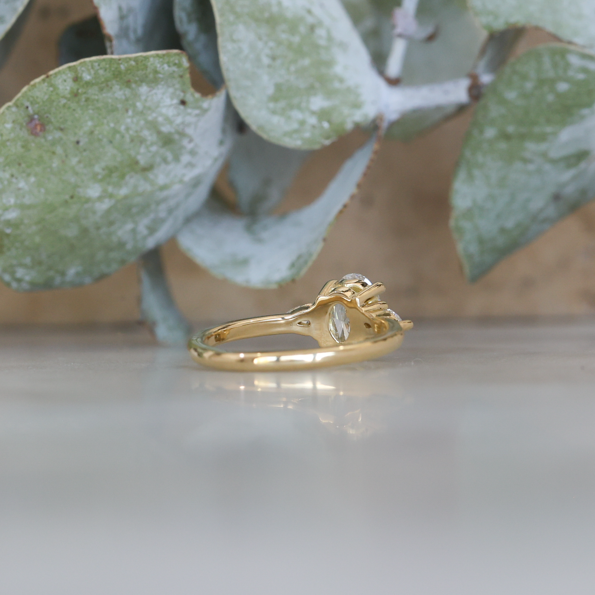 MAY TRILOGY / 1.10ct OVAL LAB DIAMOND RING