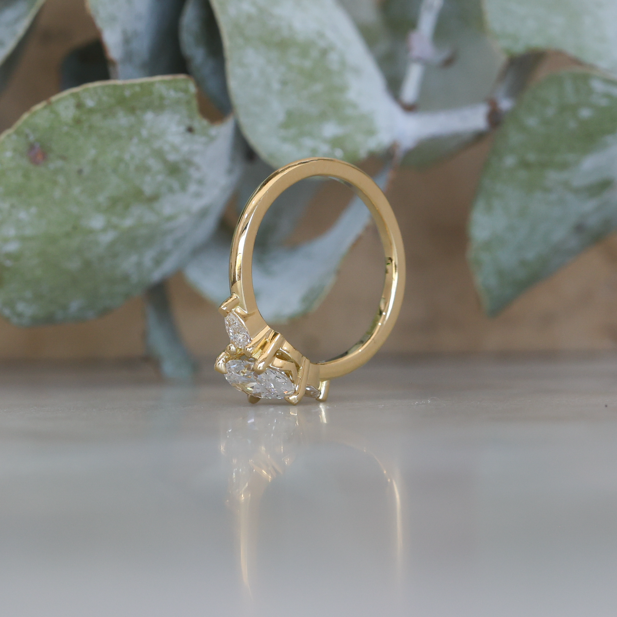 MAY TRILOGY / 1.10ct OVAL LAB DIAMOND RING