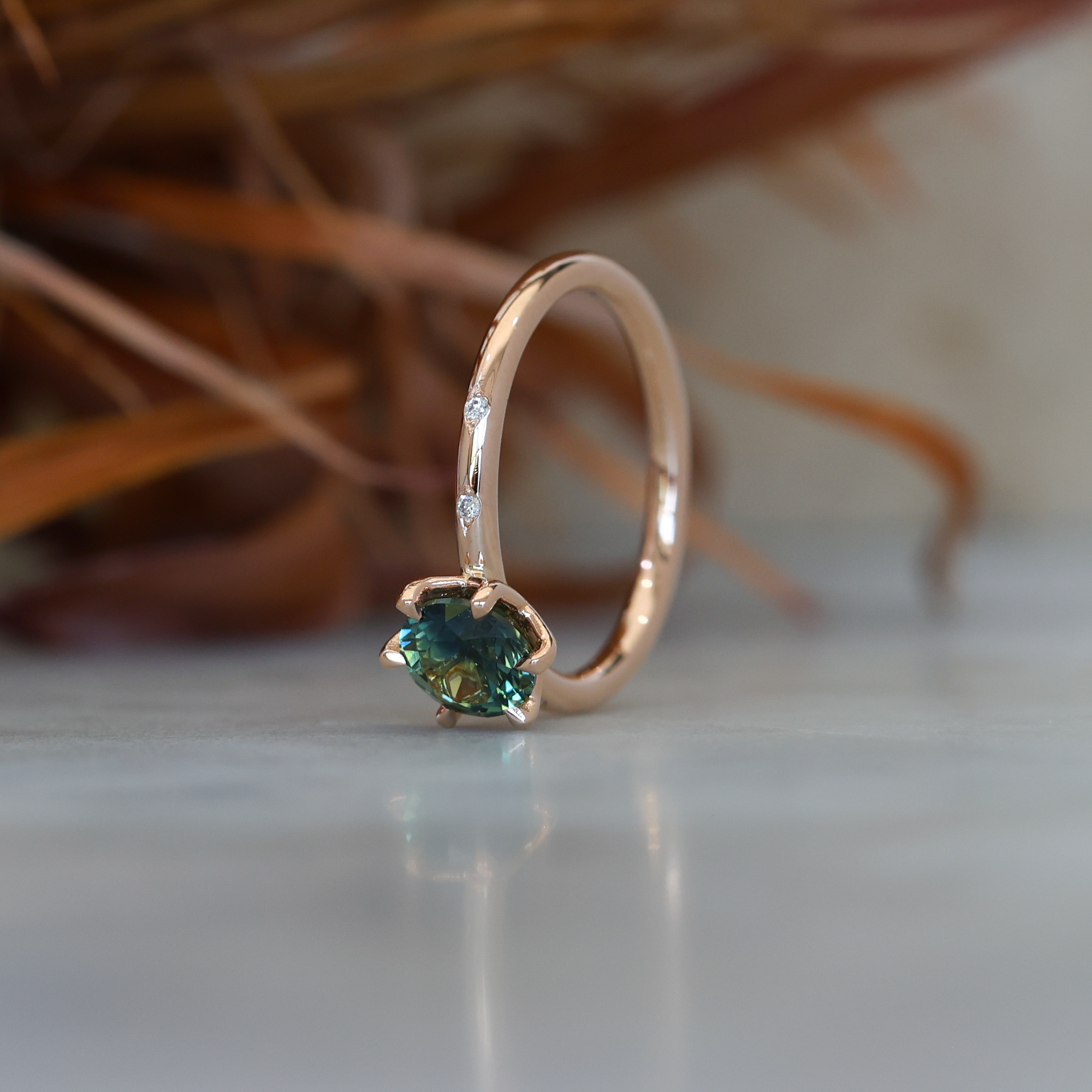 STARDUST / 1.14ct ROUND AUSTRALIAN PARTI SAPPHIRE SOLITAIRE ENGAGEMENT RING