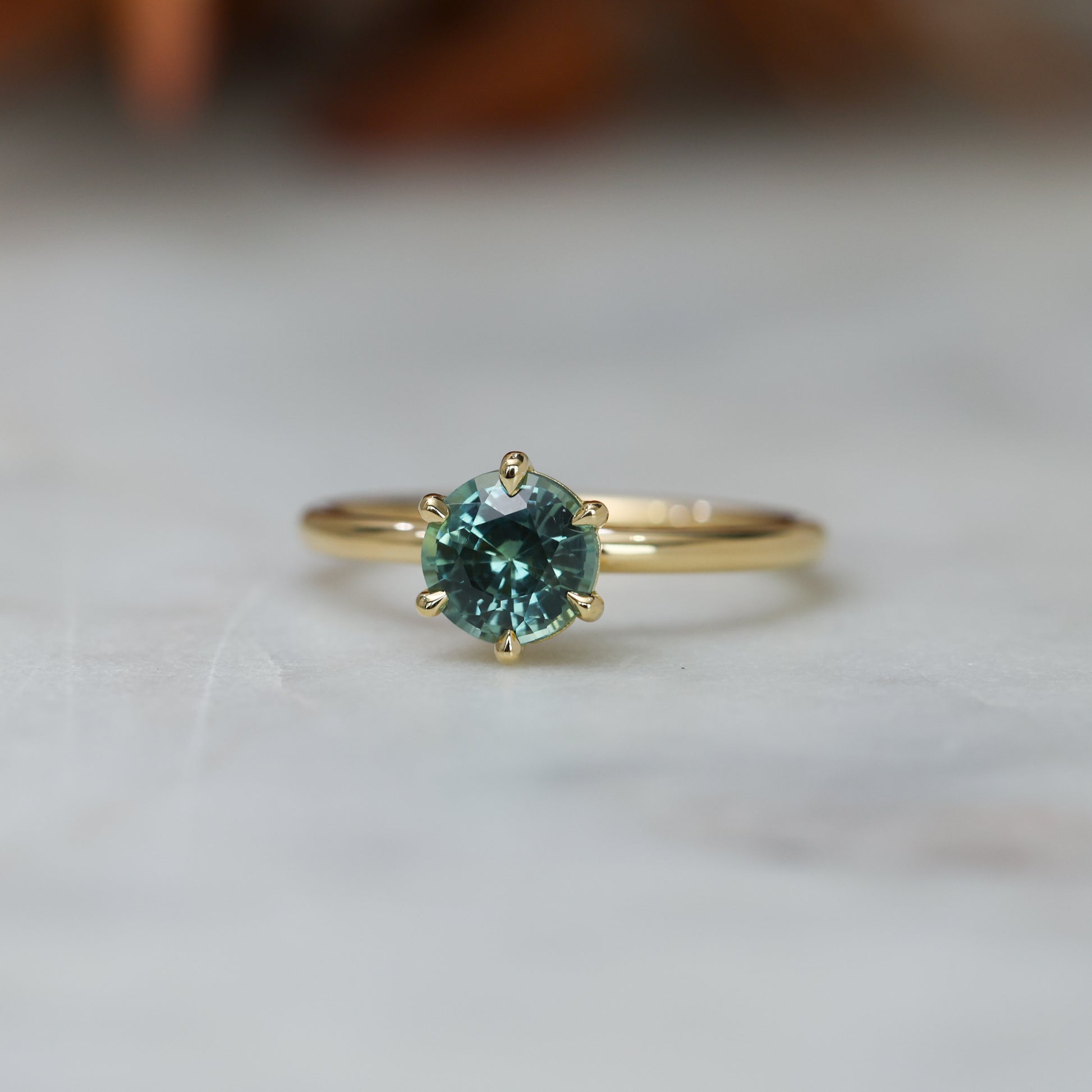 1.20ct round cut madagascan sapphire solitaire engagement ring, set in 18ct yellow gold front view