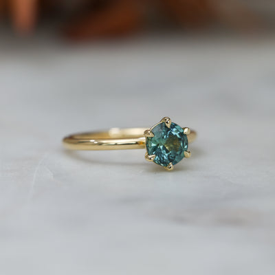 1.20ct round cut madagascan sapphire solitaire engagement ring, set in 18ct yellow gold side view