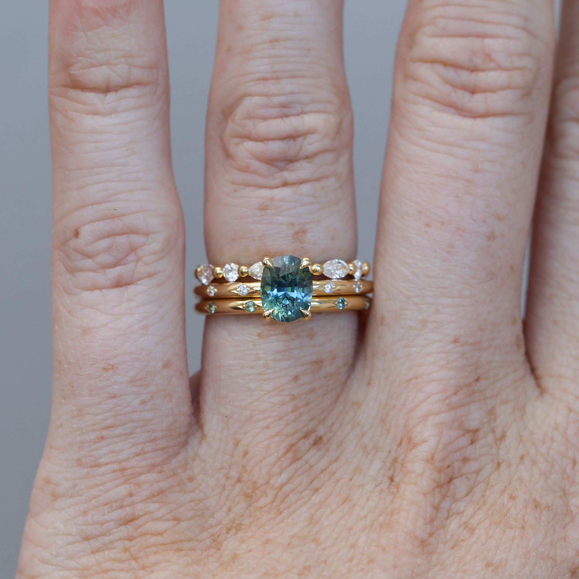 STARDUST | 1.25CT MADAGASCAN SAPPHIRE SOLITAIRE ENGAGEMENT RING