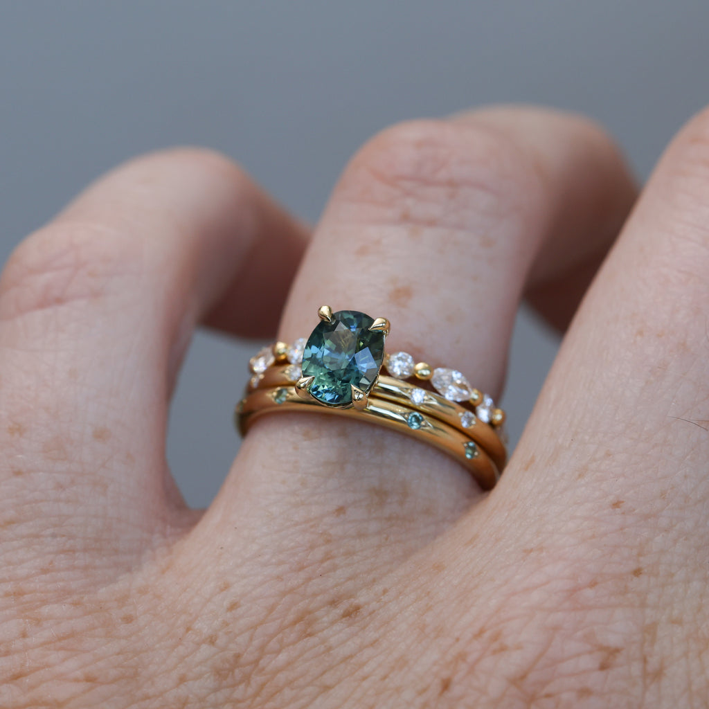 STARDUST | 1.25CT MADAGASCAN SAPPHIRE SOLITAIRE ENGAGEMENT RING