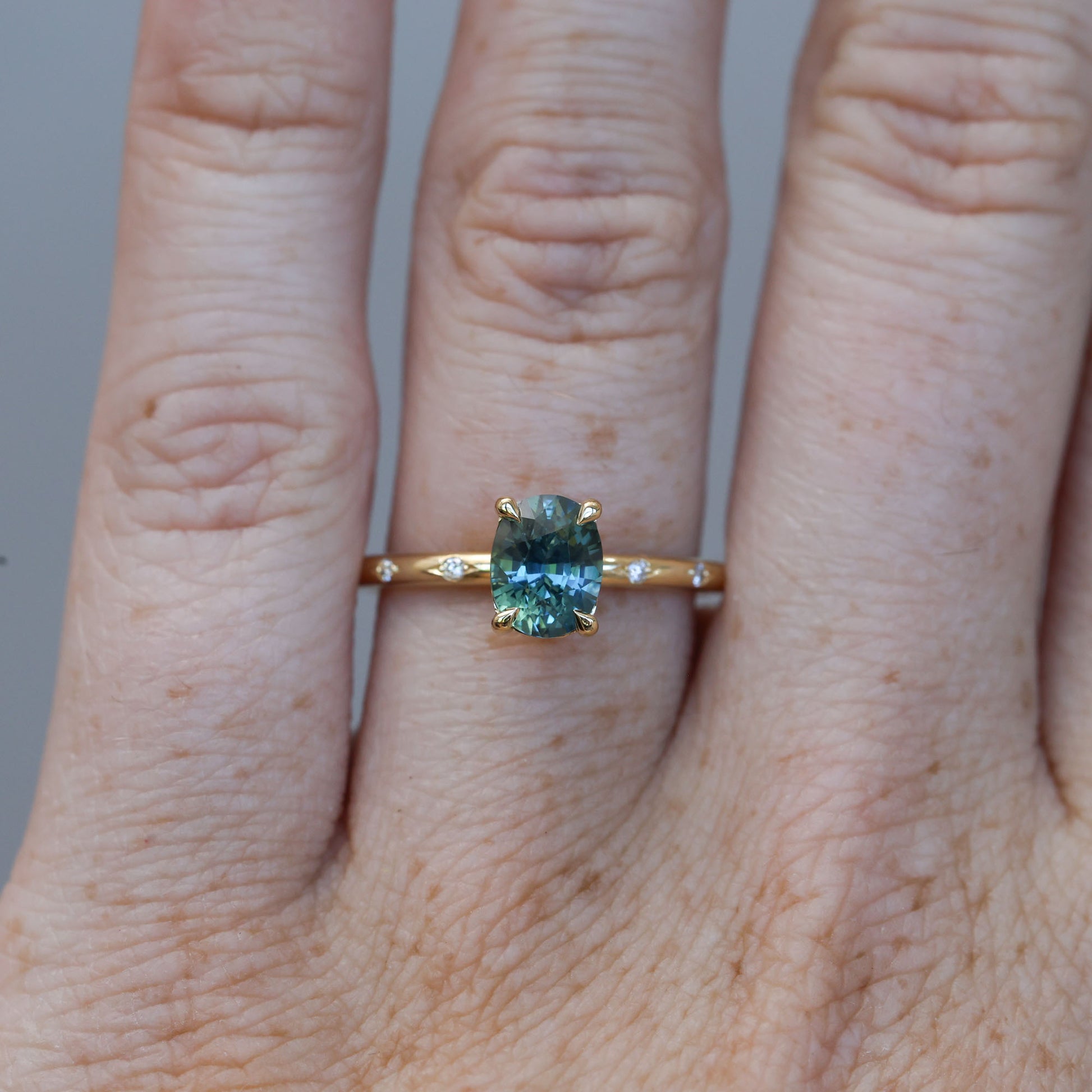 STARDUST | 1.25CT MADAGASCAN SAPPHIRE SOLITAIRE ENGAGEMENT RING