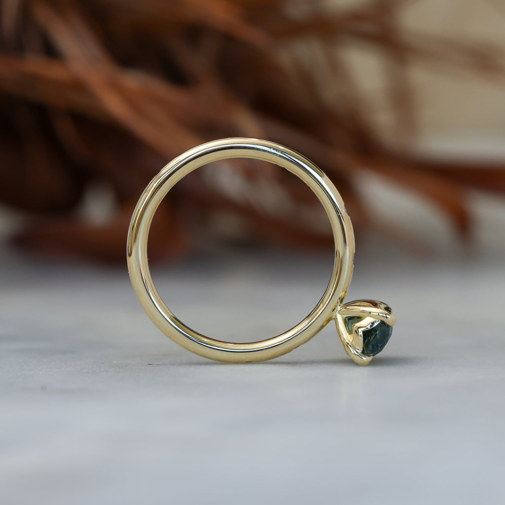 STARDUST | 1.25CT MADAGASCAN SAPPHIRE SOLITAIRE ENGAGEMENT RING