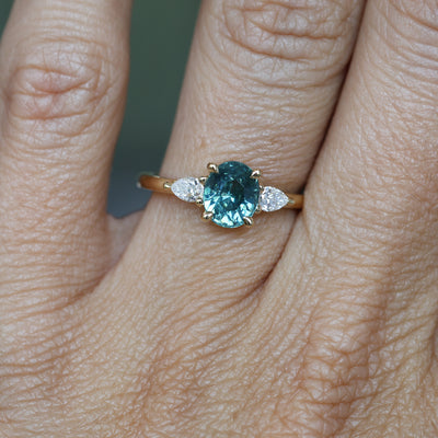 OVAL CUT TEAL SAPPHIRE / TRILOGY RING