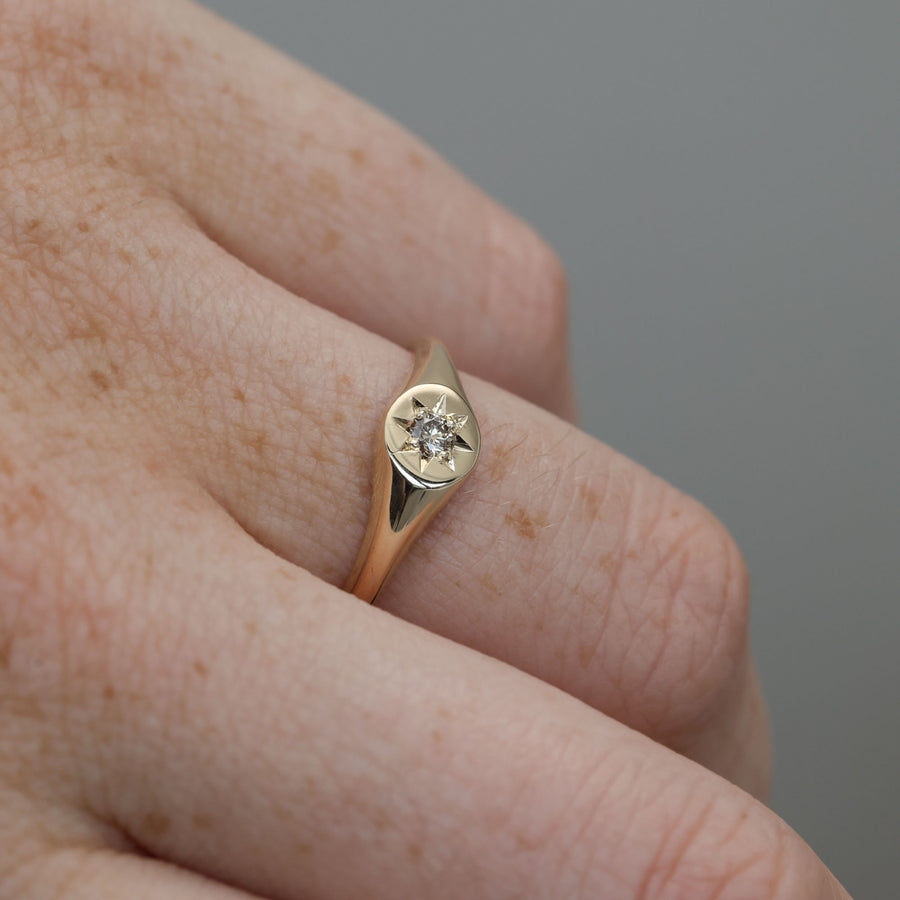 2.70mm round champagne diamond signet ring