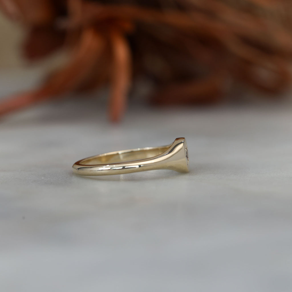 2.70mm round champagne diamond signet ring