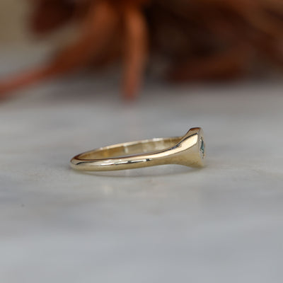 2.90mm round australian sapphire signet ring yellow gold