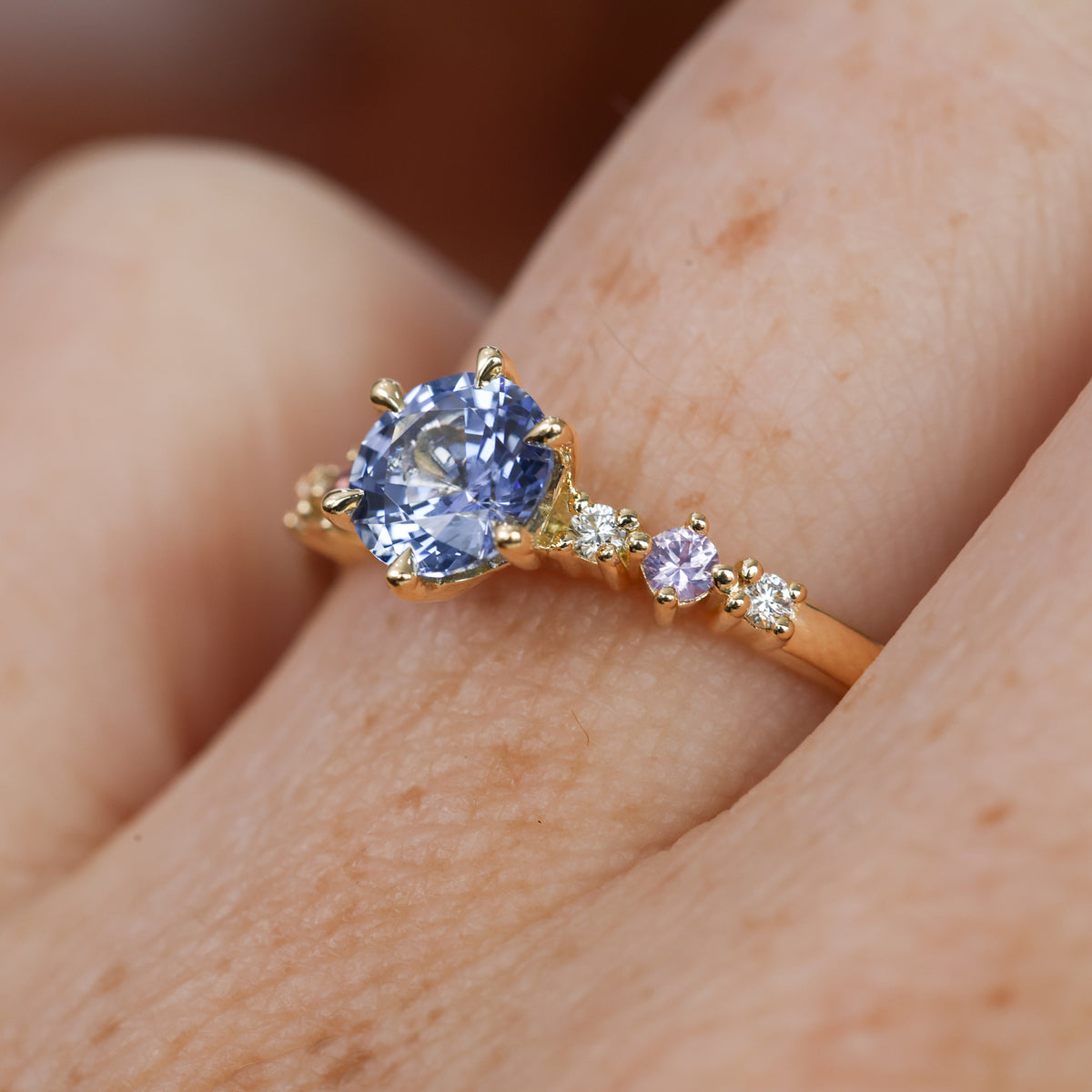 ACACIA | 0.99CT ROUND CUT CEYLON SAPPHIRE ENGAGEMENT RING