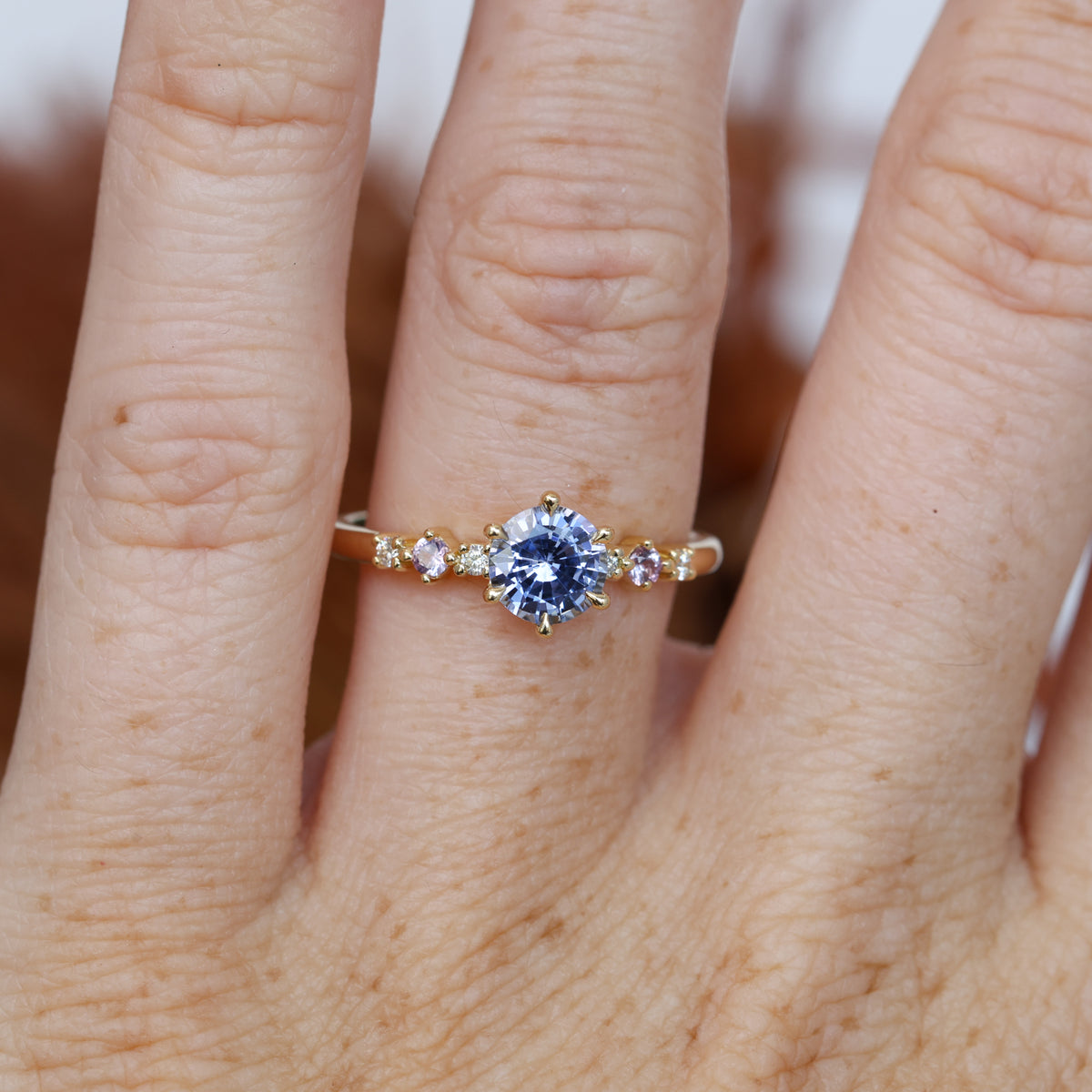 ACACIA | 0.99CT ROUND CUT CEYLON SAPPHIRE ENGAGEMENT RING