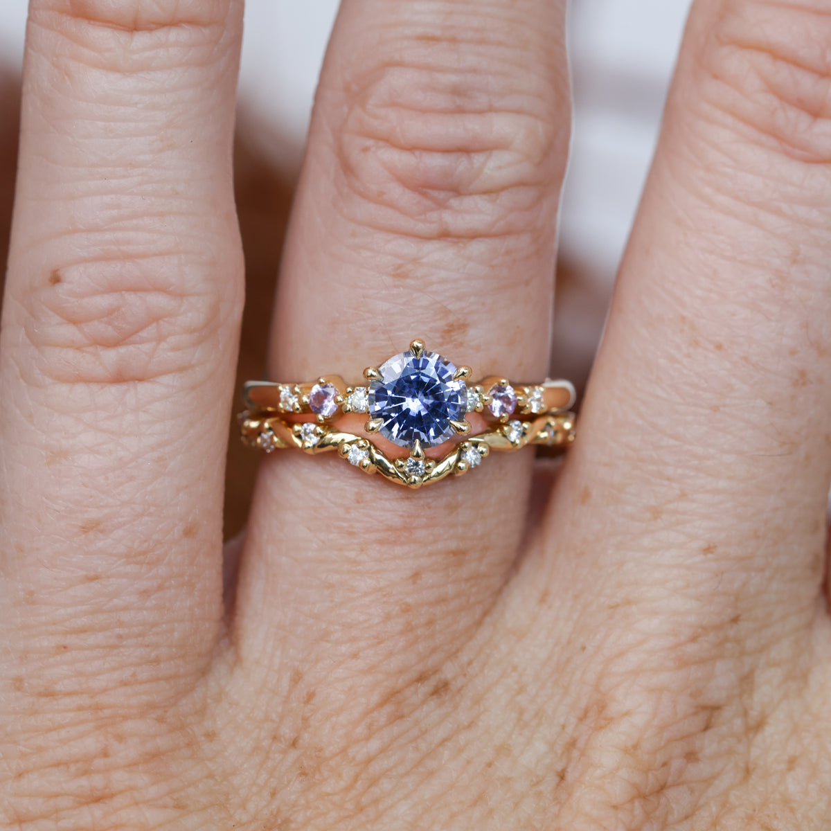 ACACIA | 0.99CT ROUND CUT CEYLON SAPPHIRE ENGAGEMENT RING