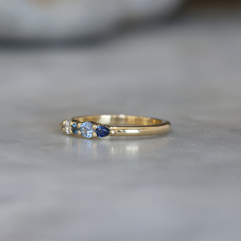 AUSTRALIAN SAPPHIRE & DIAMOND / CLUSTER RING