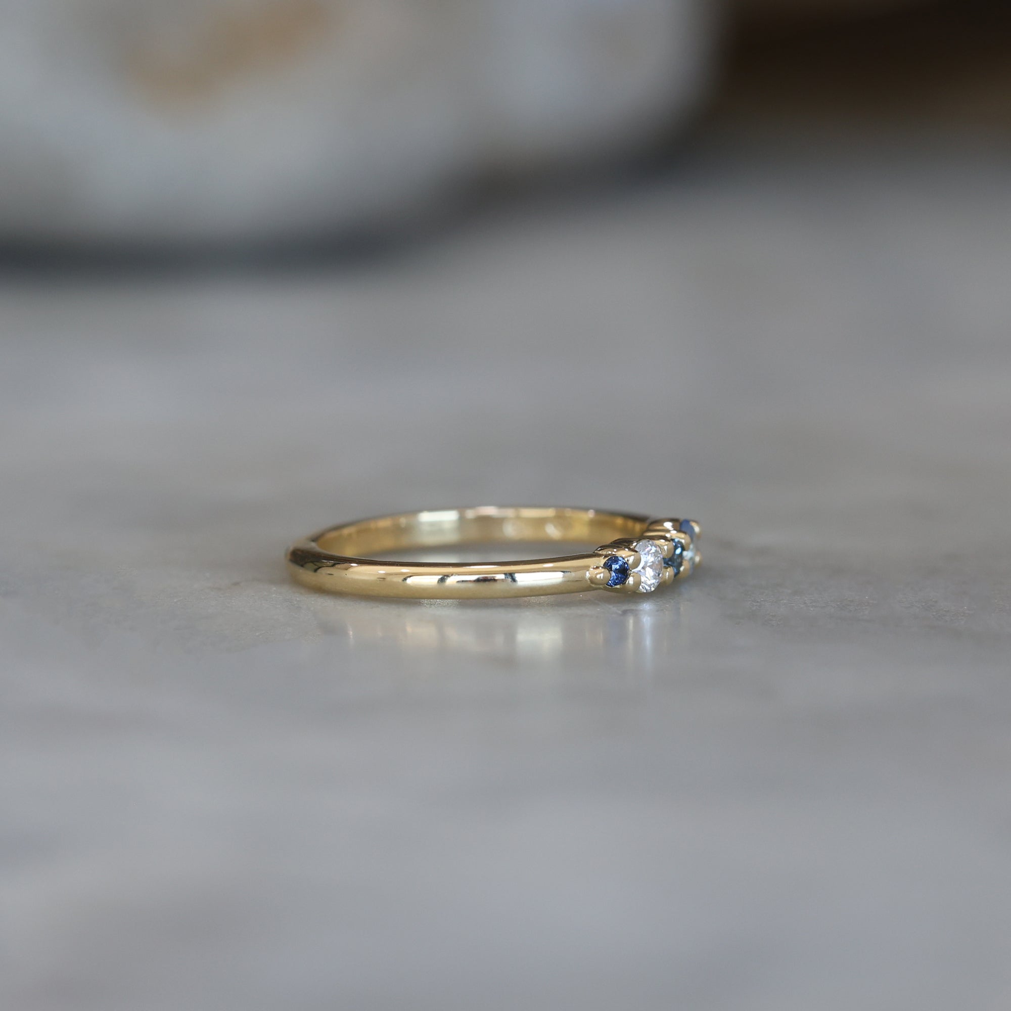 AUSTRALIAN SAPPHIRE & DIAMOND / CLUSTER RING