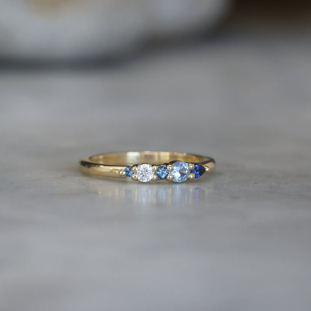 AUSTRALIAN SAPPHIRE & DIAMOND / CLUSTER RING