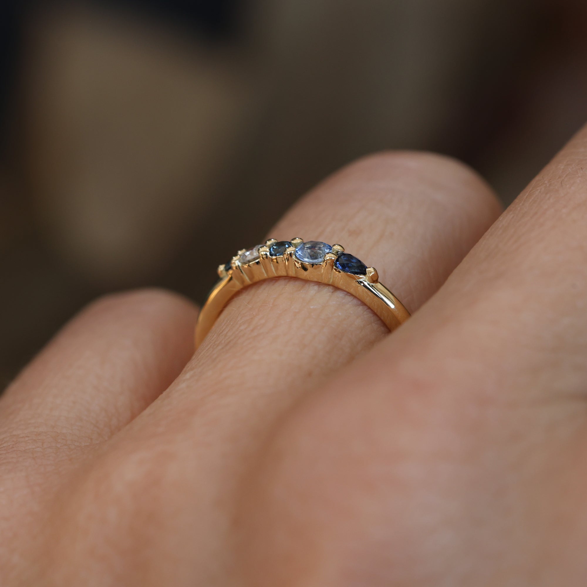 AUSTRALIAN SAPPHIRE & DIAMOND / CLUSTER RING