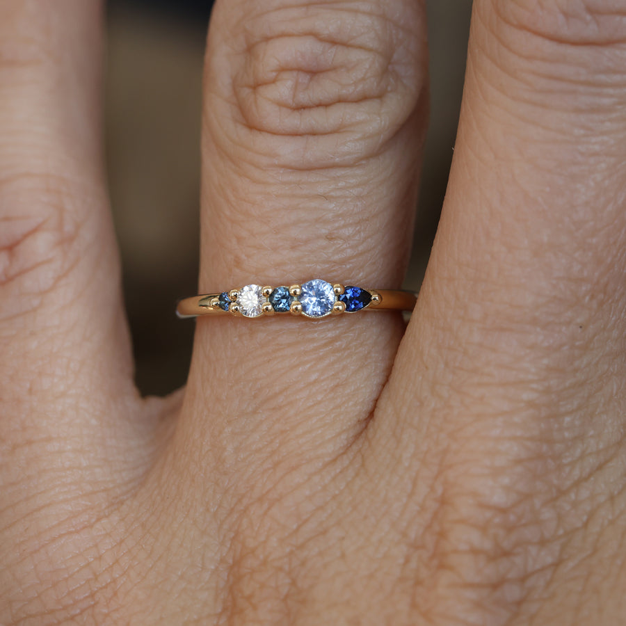 AUSTRALIAN SAPPHIRE & DIAMOND / CLUSTER RING