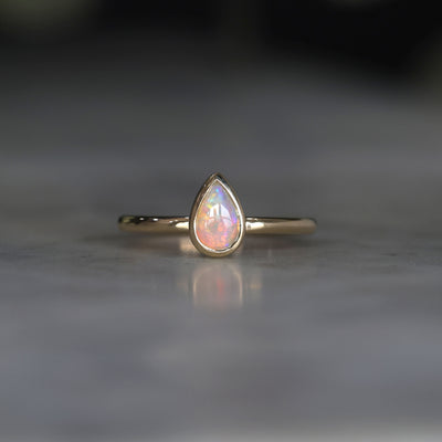 PEAR CUT OPAL / BEZEL RING