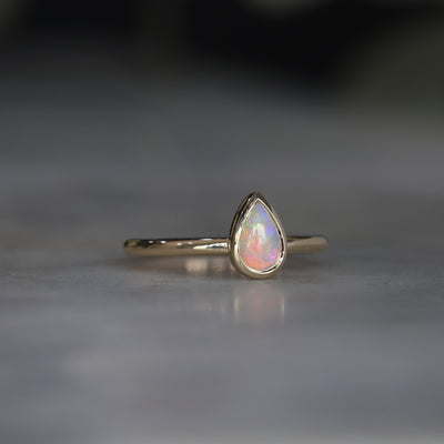 PEAR CUT OPAL / BEZEL RING