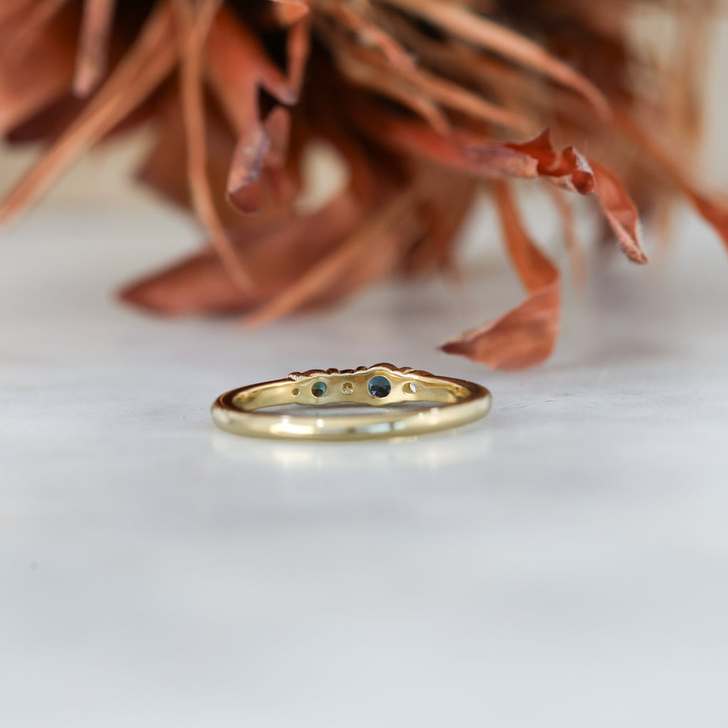 Blue and green Australian Sapphire and diamond fine jewellery ring yellow gold