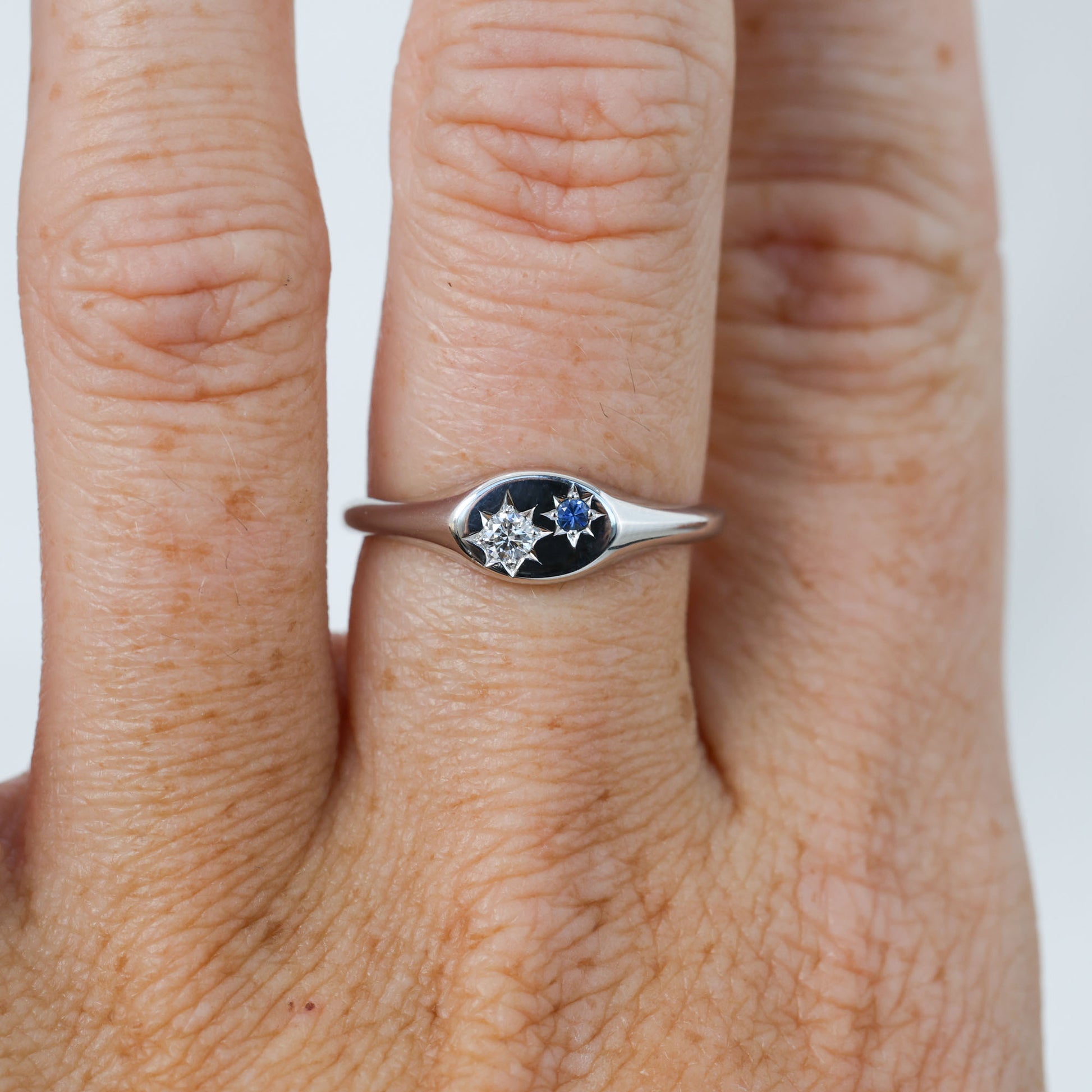 STAR SET SAPPHIRE & DIAMOND | ELLIPSE SIGNET RING III