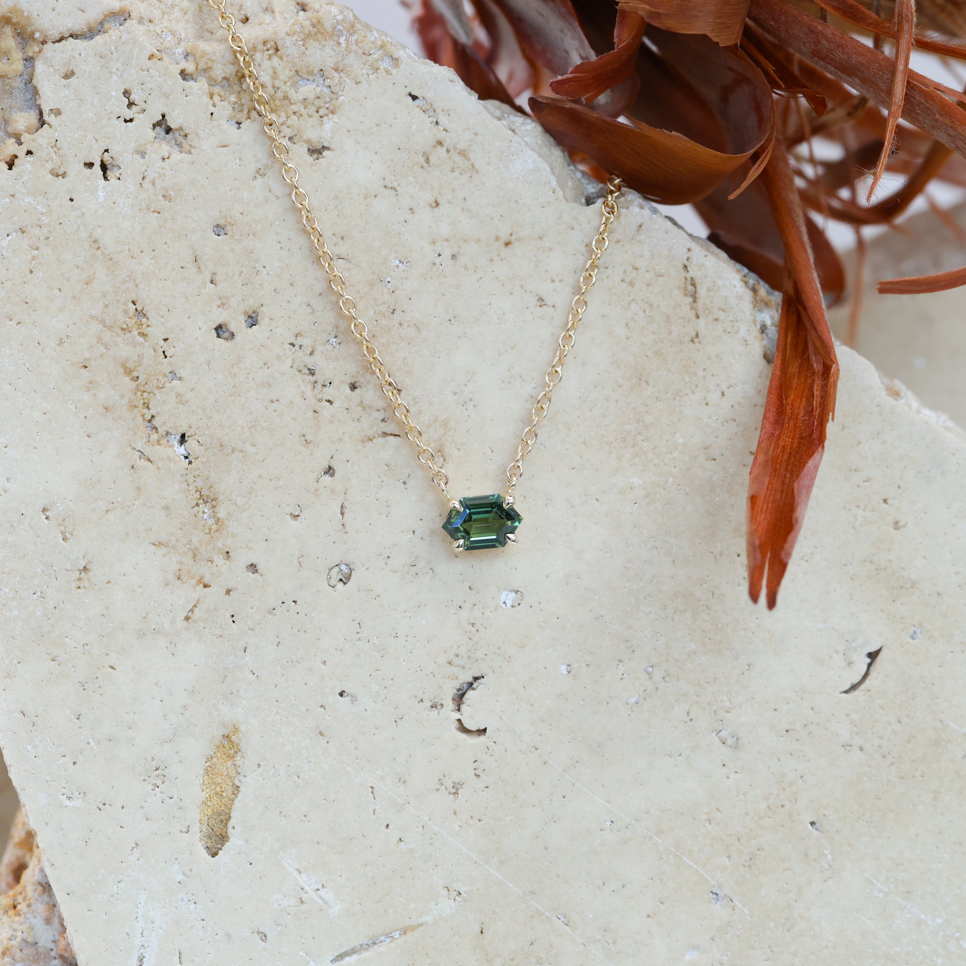 ELONGATED HEXAGON AUSTRALIAN SAPPHIRE | NECKLACE
