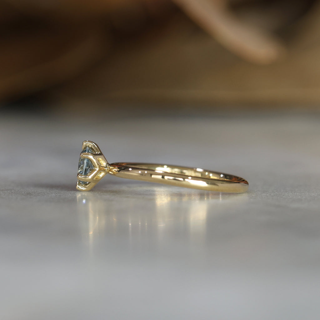 LOTUS / 0.69ct ROUND MONTANA SAPPHIRE 6 CLAW SOLITAIRE