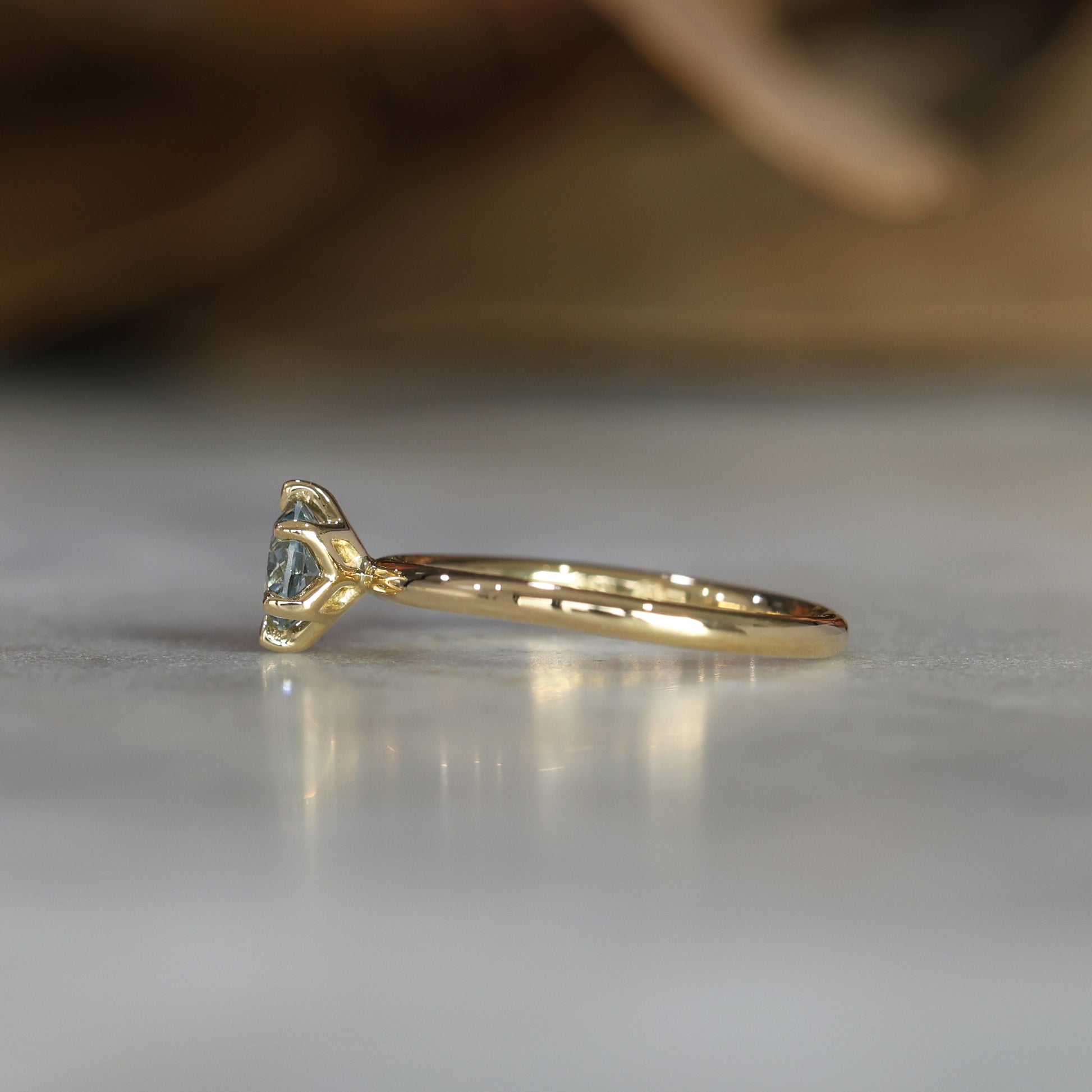 LOTUS / 0.69ct ROUND MONTANA SAPPHIRE 6 CLAW SOLITAIRE