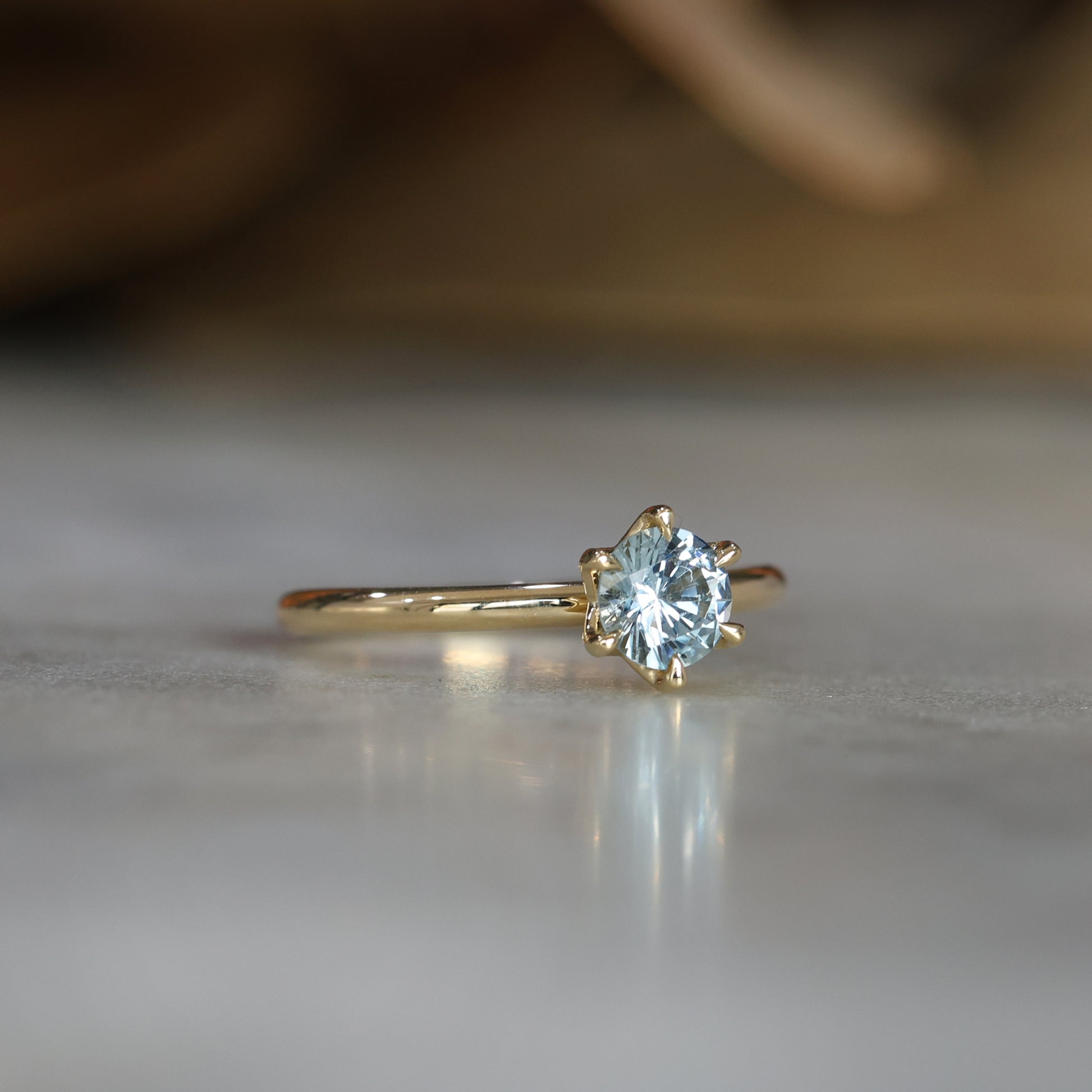 LOTUS / 0.69ct ROUND MONTANA SAPPHIRE 6 CLAW SOLITAIRE