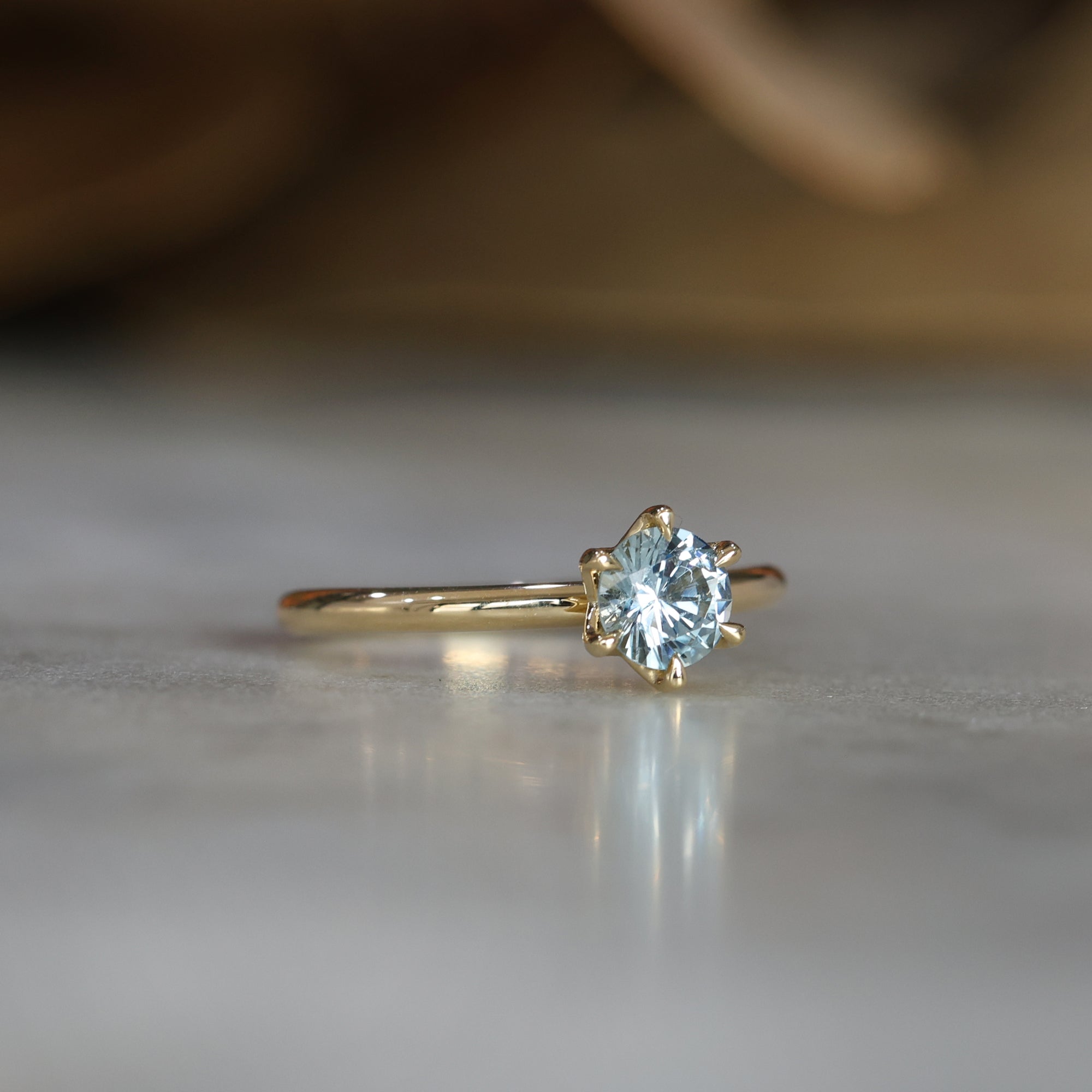 LOTUS / 0.69ct ROUND MONTANA SAPPHIRE 6 CLAW SOLITAIRE