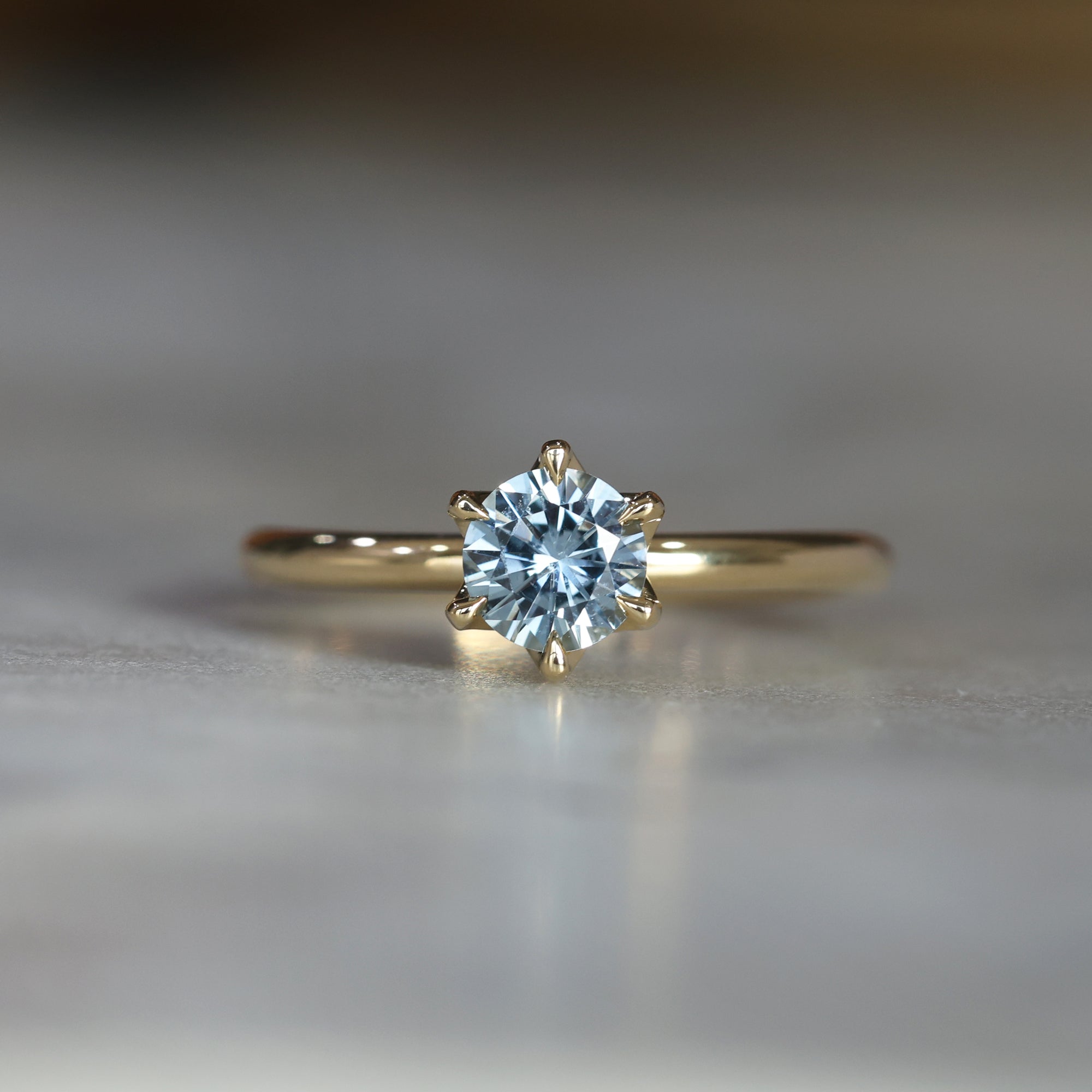 LOTUS / 0.69ct ROUND MONTANA SAPPHIRE 6 CLAW SOLITAIRE